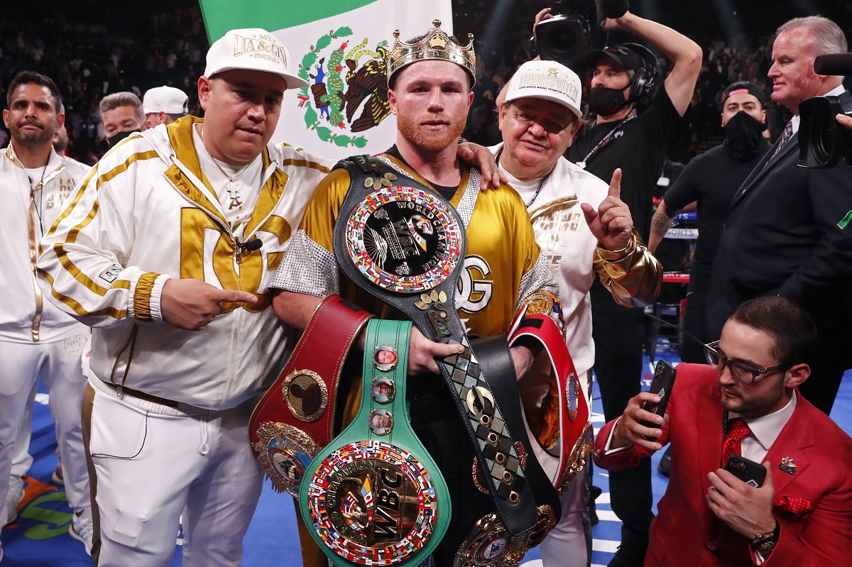 Canelo CampeÓn Indiscutible De La DivisiÓn Super Mediano Leon Mx El